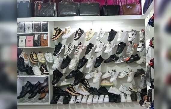 فروشگاه کیف و کفش شاپرک در نیشابور