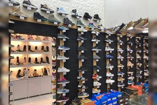 کتونی فروشی میگ میگ در انزلی